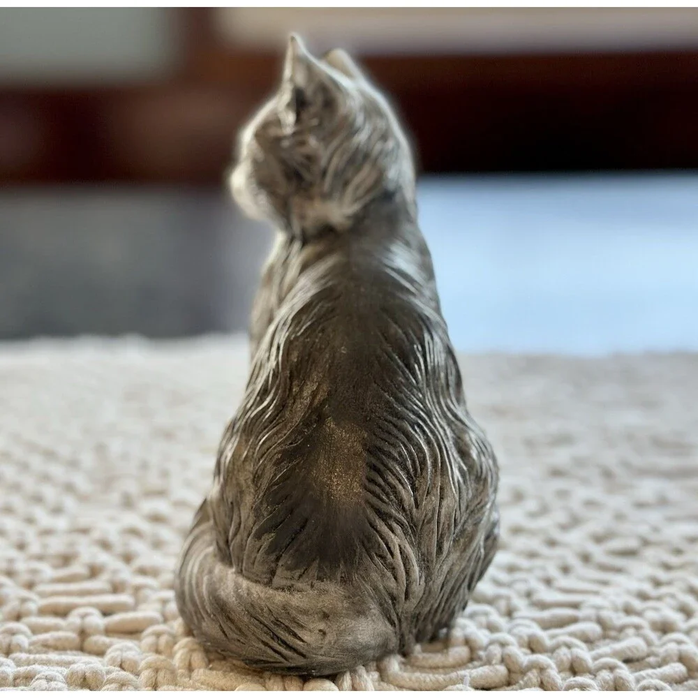 Vintage Grey Persian Cat Figurine Ceramic‎ Hand Made painted 5.5”